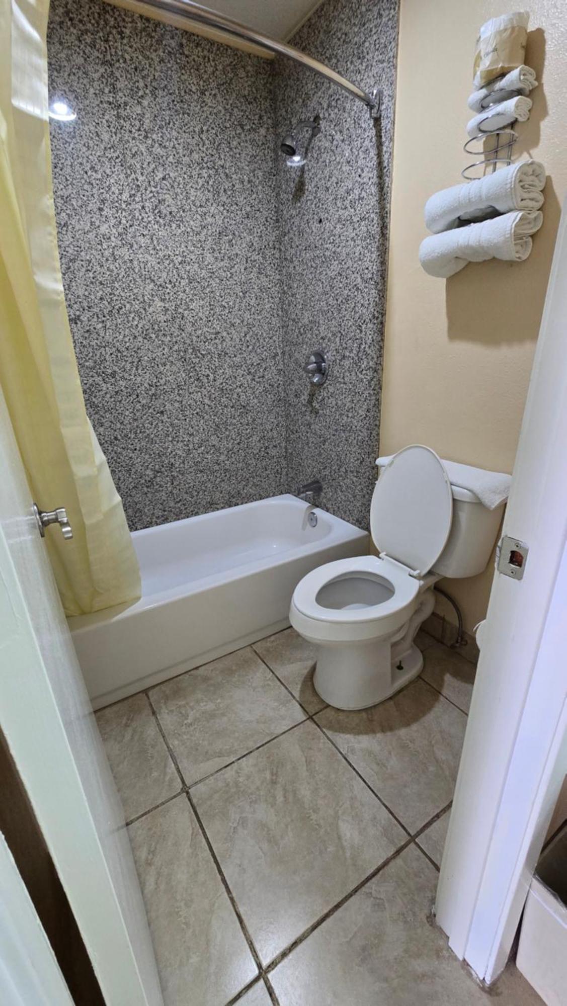 Texan Inn And Suites 莫纳汉斯 外观 照片