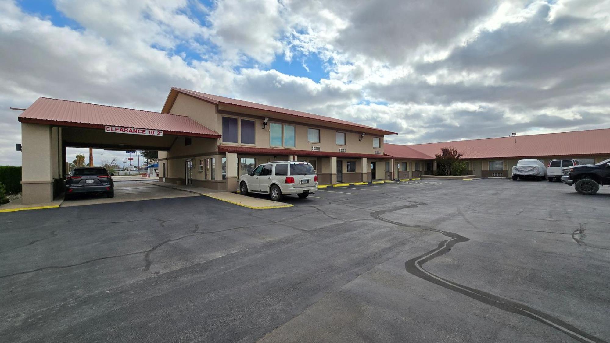 Texan Inn And Suites 莫纳汉斯 外观 照片